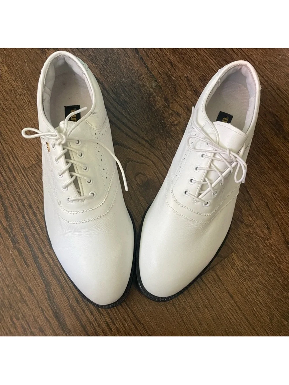 Classic White Leather Lace-Up Men’s golfing cleats. 10.5
